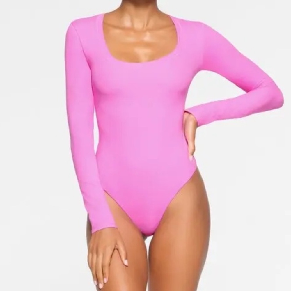 SKIMS Fits Everybody Long Sleeve Bodysuit